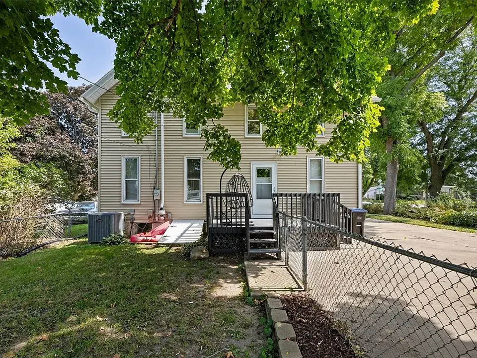 1248 10th St, Marion, IA 52302