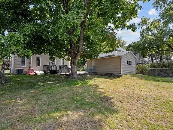1248 10th St, Marion, IA 52302