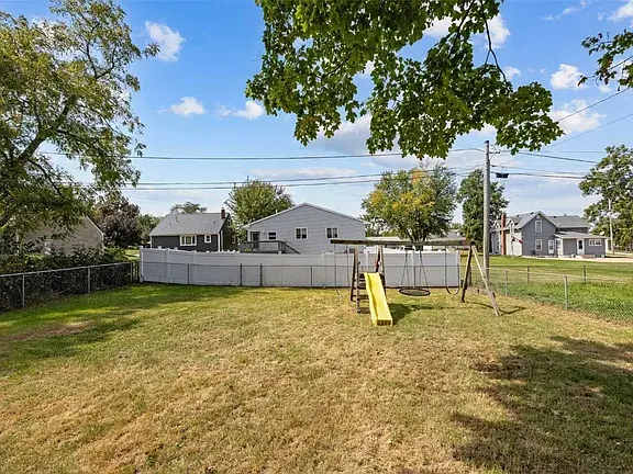 1248 10th St, Marion, IA 52302