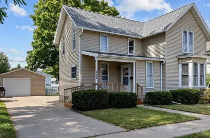 1248 10th St, Marion, IA 52302