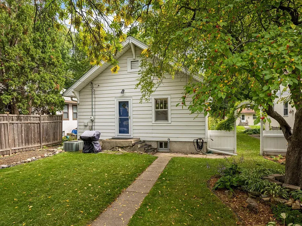 5248 43rd Ave S, Minneapolis, MN 55417
