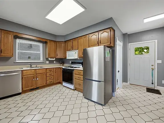 1248 10th St, Marion, IA 52302